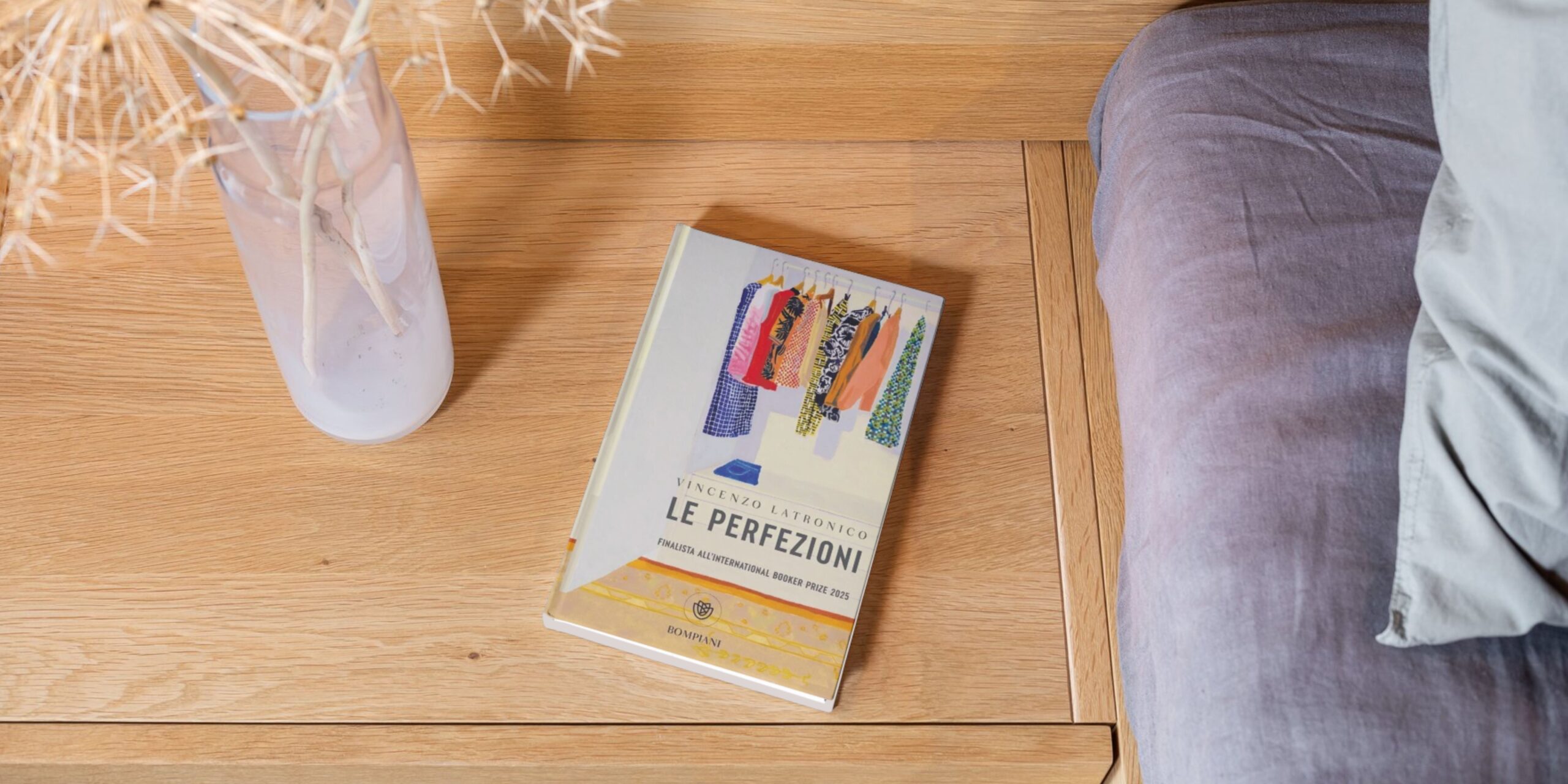 Le perfezioni di Vincenzo Latronico tra i migliori libri del 2025 secondo il New York Times: un romanzo sul sintomo dell’impermanenza